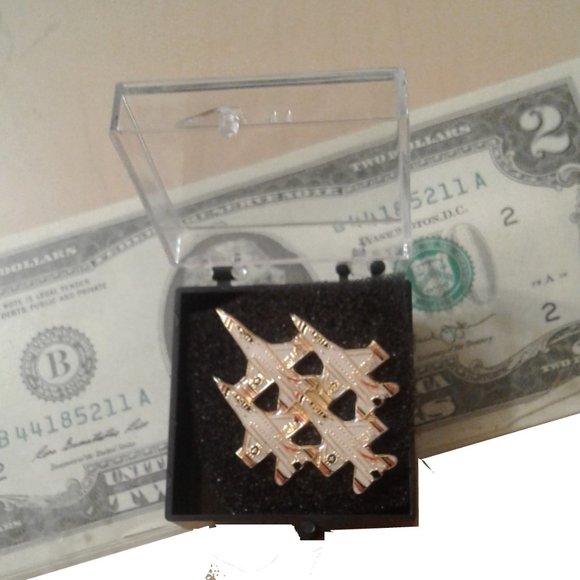 USAF Thunderbirds Lapel Pin - Picture 1 of 2